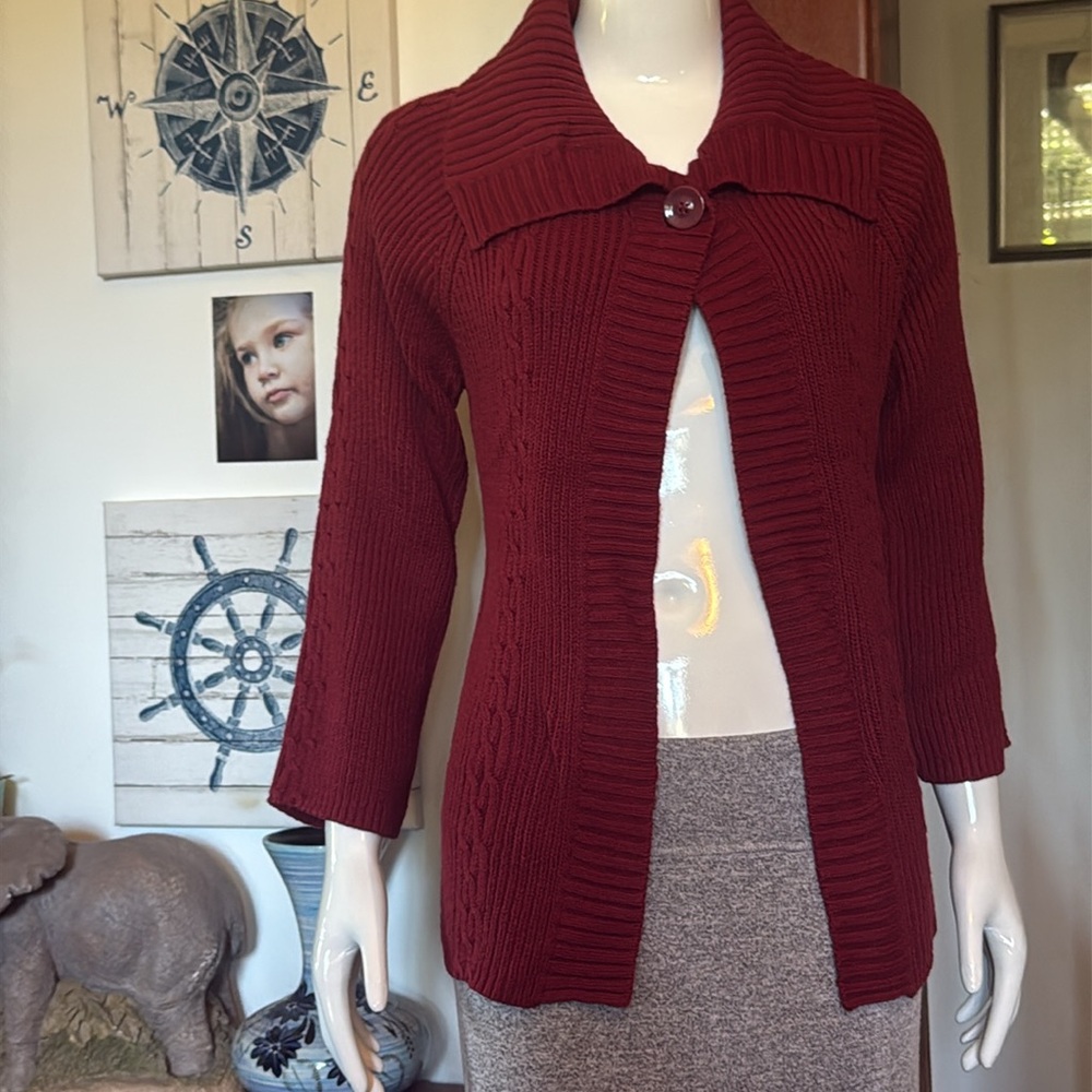 NWT northern reflections size small Women's Burgundy Sweater